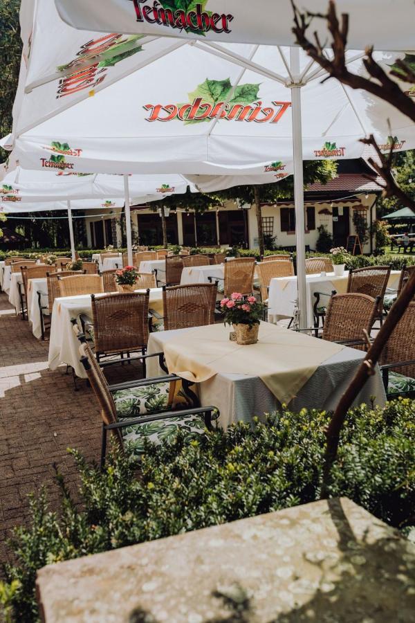 Hotel Zur Alten Muehle Neuenburg  Bagian luar foto